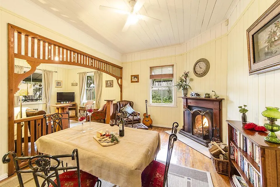 Banksia Cottage - Pet Friendly Getaway Toowoomba Australia